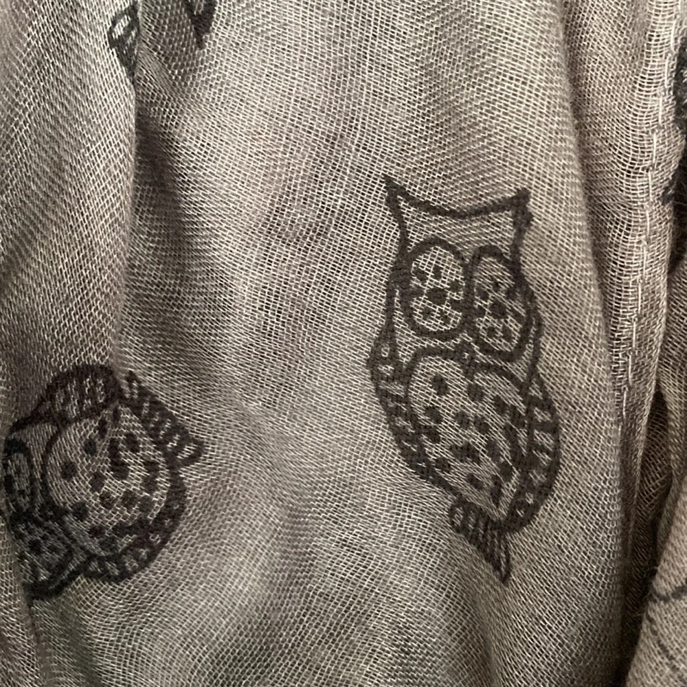GH Bass Owl Print Lightweight Transitional Grey Infinity Circle Scarf •USED•